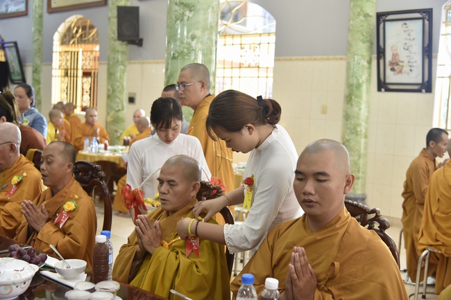 Pravārana Ceremony in Hoc Mon