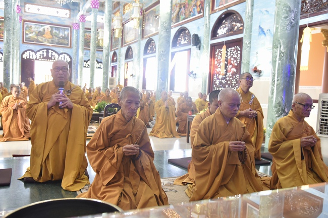 Pravārana Ceremony in Hoc Mon