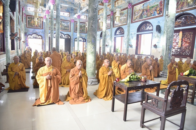 Pravārana Ceremony in Hoc Mon