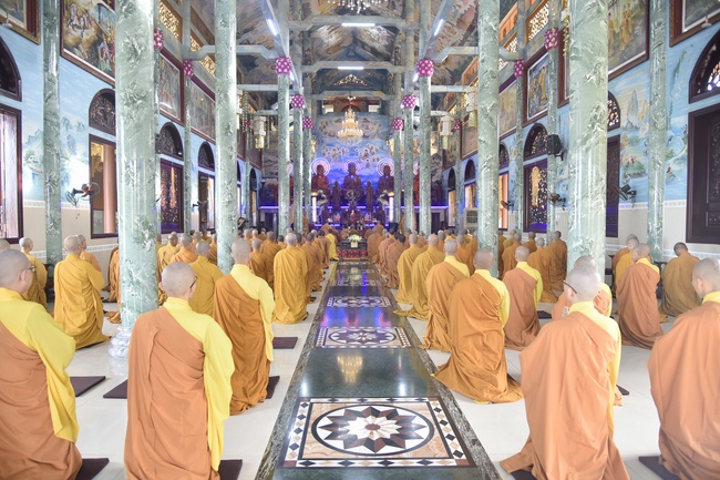 Pravārana Ceremony in Hoc Mon