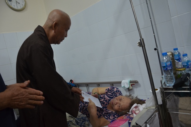 Gifts to the Oncology Hospital in Ho Chi Minh City