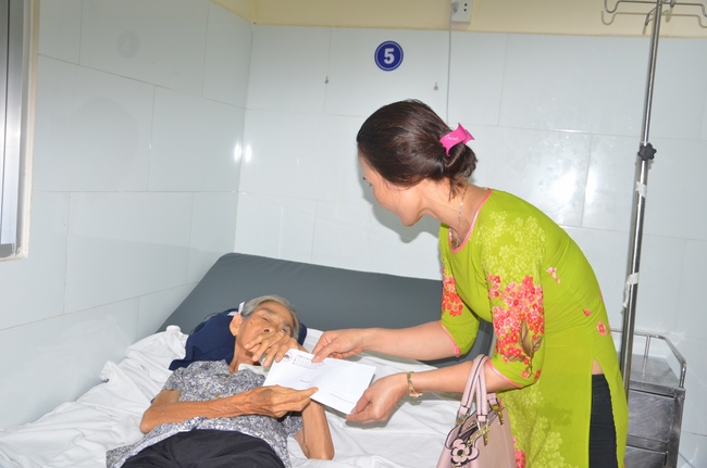 Gifts to the Oncology Hospital in Ho Chi Minh City