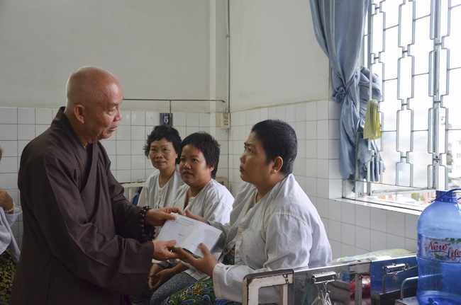 Gifts to the Oncology Hospital in Ho Chi Minh City