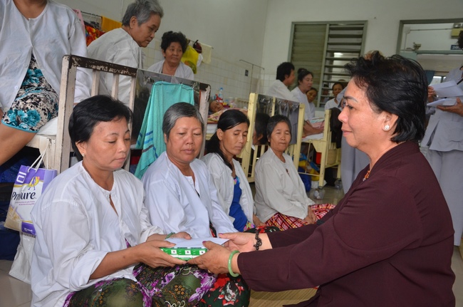 Gifts to the Oncology Hospital in Ho Chi Minh City