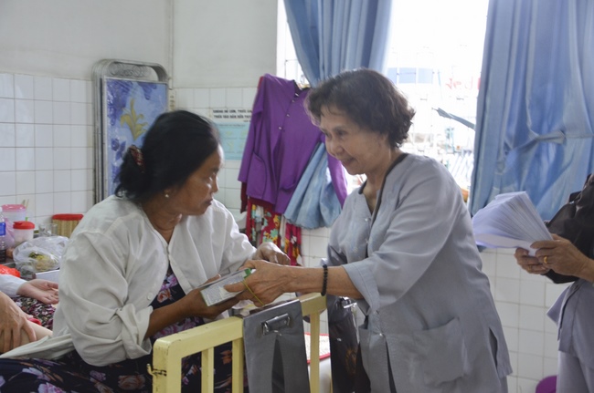 Gifts to the Oncology Hospital in Ho Chi Minh City