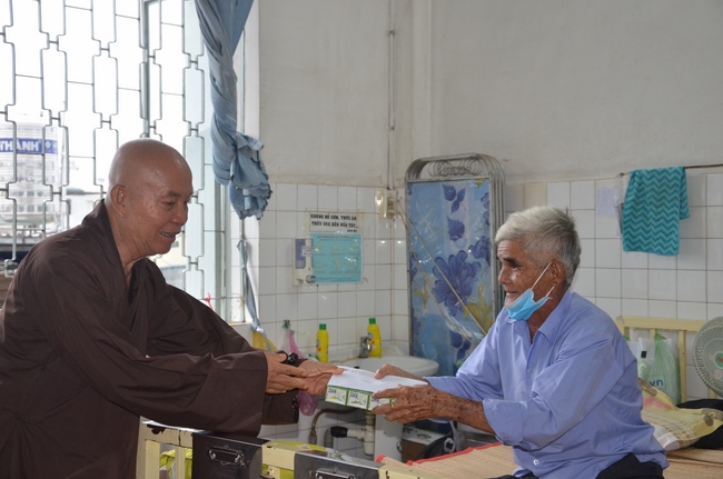 Gifts to the Oncology Hospital in Ho Chi Minh City