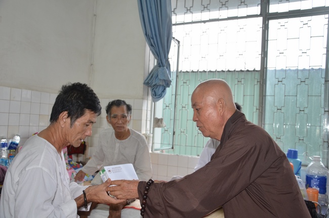 Gifts to the Oncology Hospital in Ho Chi Minh City