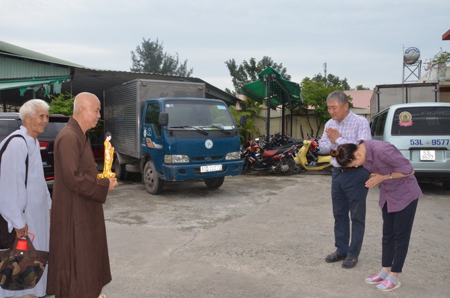 Gifts to the Oncology Hospital in Ho Chi Minh City
