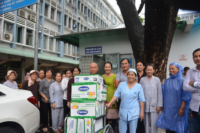 Gifts to the Oncology Hospital in Ho Chi Minh City