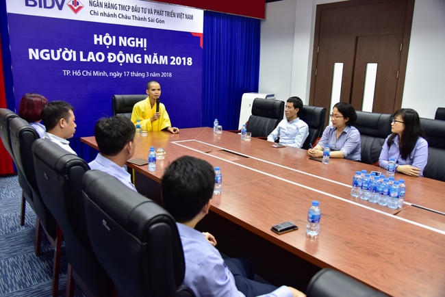 SHARING DHARMA TALK TO THE BIDV BANK STAFFS