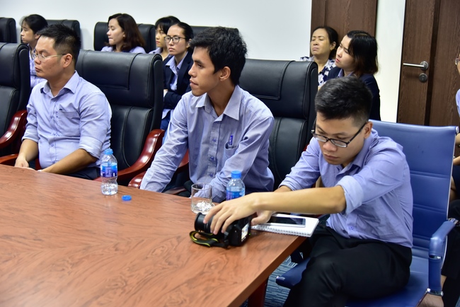 SHARING DHARMA TALK TO THE BIDV BANK STAFFS