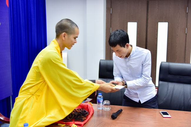 SHARING DHARMA TALK TO THE BIDV BANK STAFFS