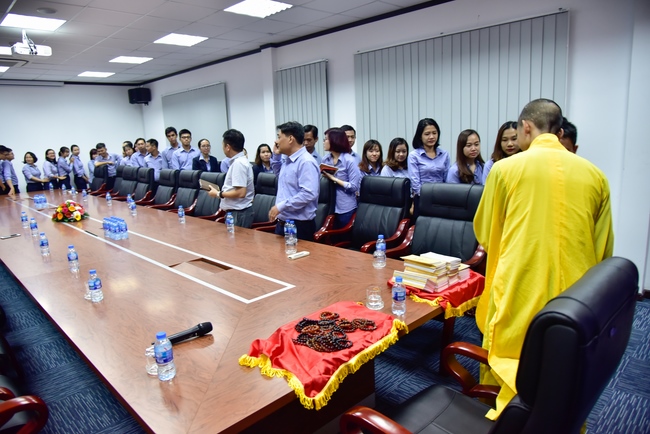 SHARING DHARMA TALK TO THE BIDV BANK STAFFS