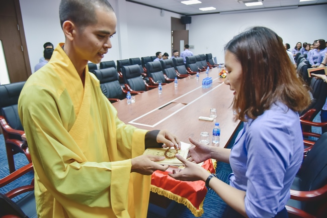 SHARING DHARMA TALK TO THE BIDV BANK STAFFS