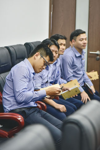 SHARING DHARMA TALK TO THE BIDV BANK STAFFS