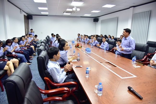 SHARING DHARMA TALK TO THE BIDV BANK STAFFS