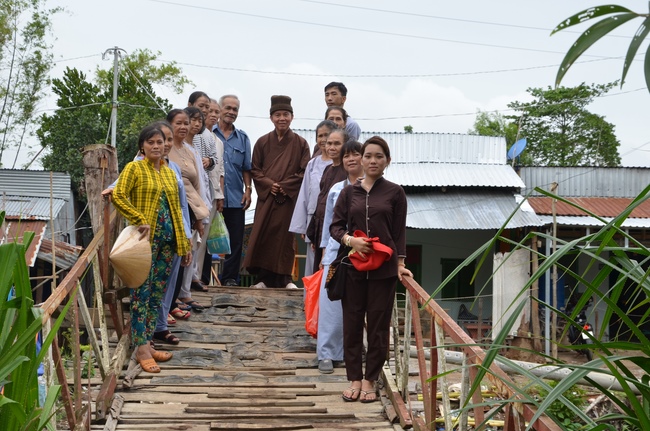 Money giving for supporting house building and animals release in Kien Giang
