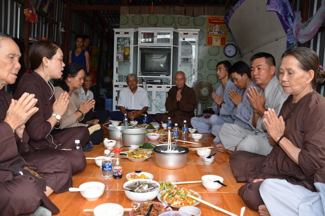 Money giving for supporting house building and animals release in Kien Giang