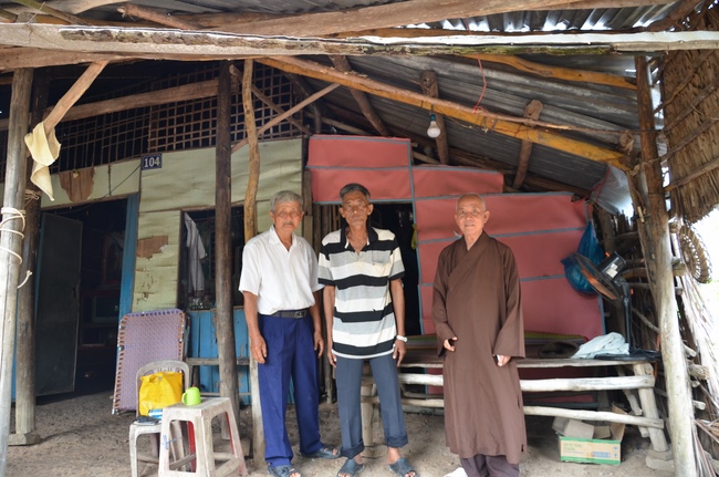 Money giving for supporting house building and animals release in Kien Giang