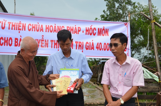 Money giving for supporting house building and animals release in Kien Giang