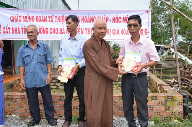 Money giving for supporting house building and animals release in Kien Giang