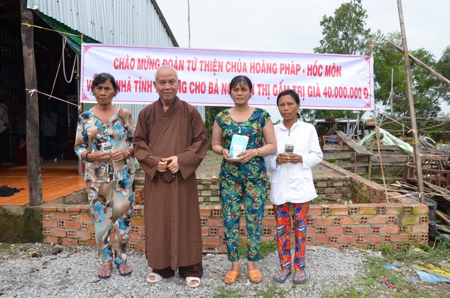 Money giving for supporting house building and animals release in Kien Giang