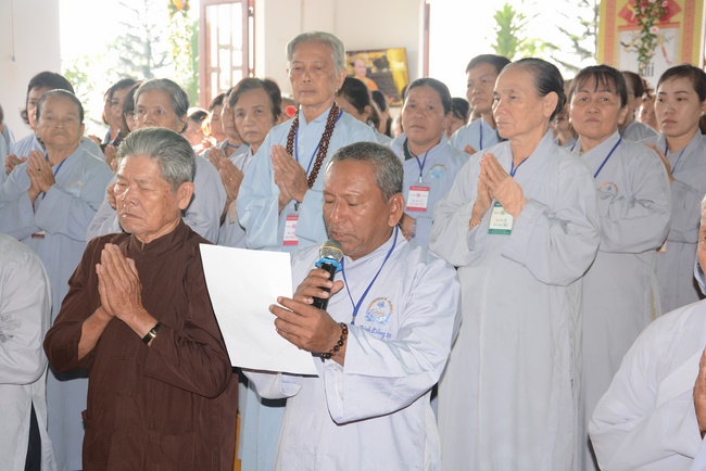 Offering five branches of Hoang Phap pagoda and releasing creatures