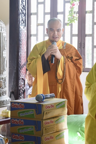Offering five branches of Hoang Phap pagoda and releasing creatures