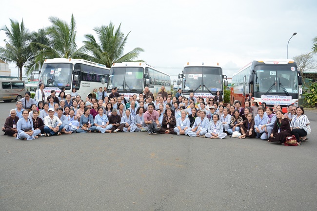 Offering five branches of Hoang Phap pagoda and releasing creatures