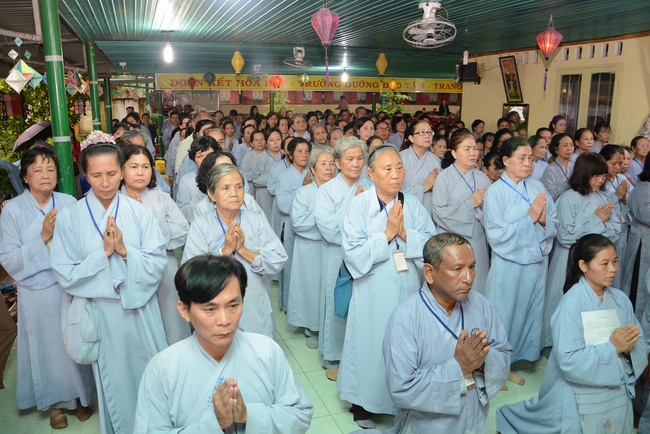 Offering five branches of Hoang Phap pagoda and releasing creatures
