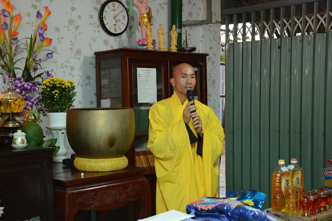 Offering five branches of Hoang Phap pagoda and releasing creatures