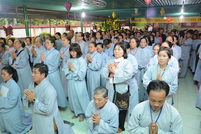 Offering five branches of Hoang Phap pagoda and releasing creatures