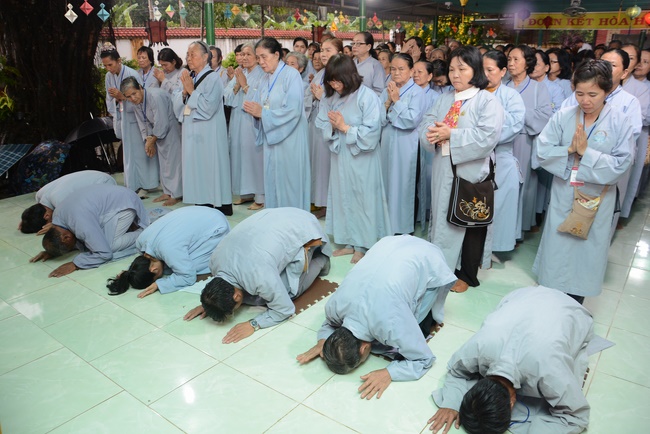Offering five branches of Hoang Phap pagoda and releasing creatures