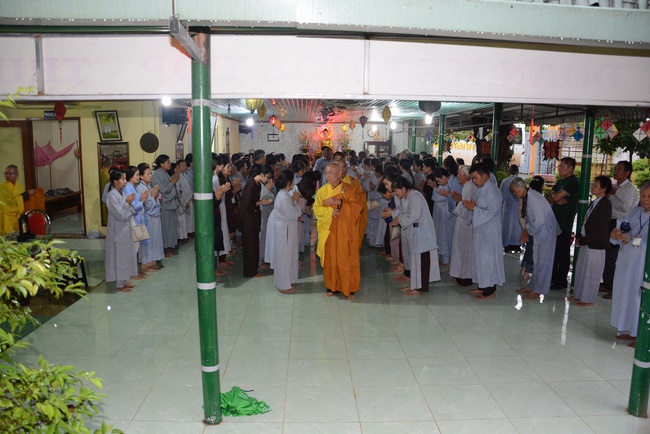 Offering five branches of Hoang Phap pagoda and releasing creatures