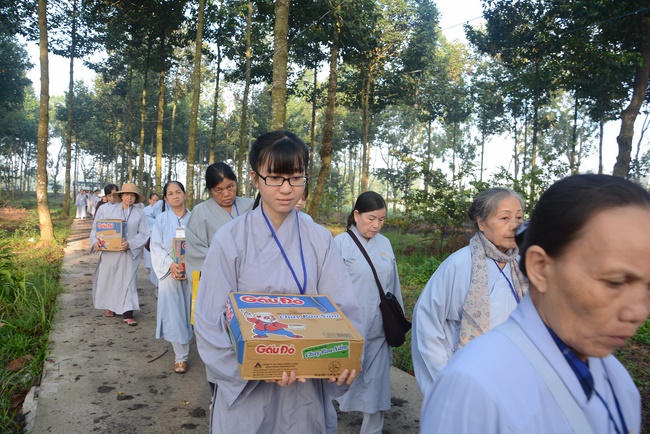 Offering five branches of Hoang Phap pagoda and releasing creatures