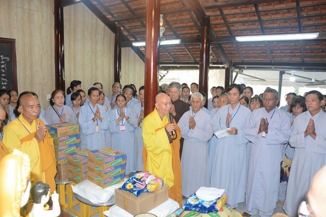 Offering five branches of Hoang Phap pagoda and releasing creatures