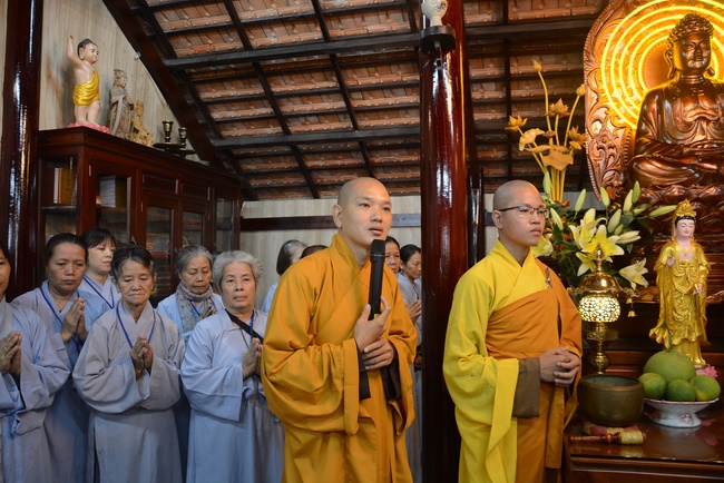 Offering five branches of Hoang Phap pagoda and releasing creatures