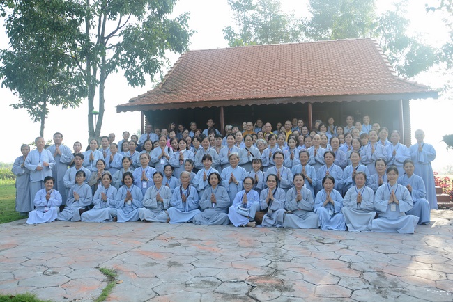 Offering five branches of Hoang Phap pagoda and releasing creatures