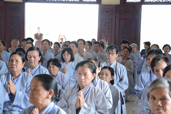 Offering five branches of Hoang Phap pagoda and releasing creatures