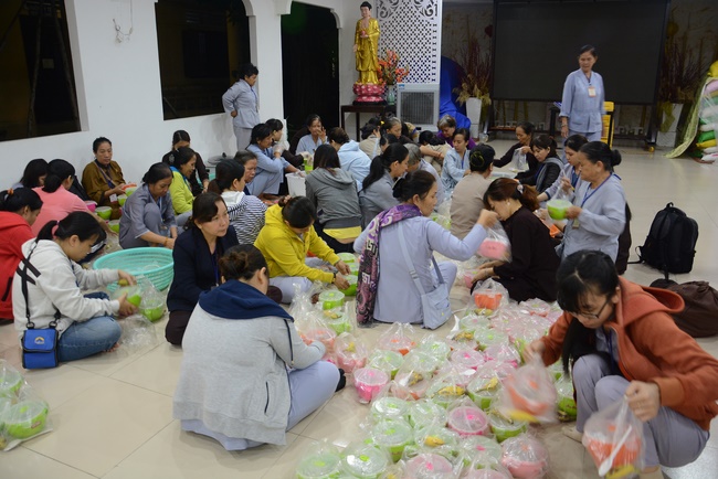 Offering five branches of Hoang Phap pagoda and releasing creatures