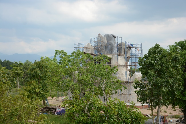 Offering five branches of Hoang Phap pagoda and releasing creatures