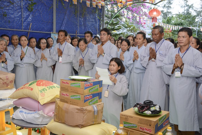 Offering five branches of Hoang Phap pagoda and releasing creatures