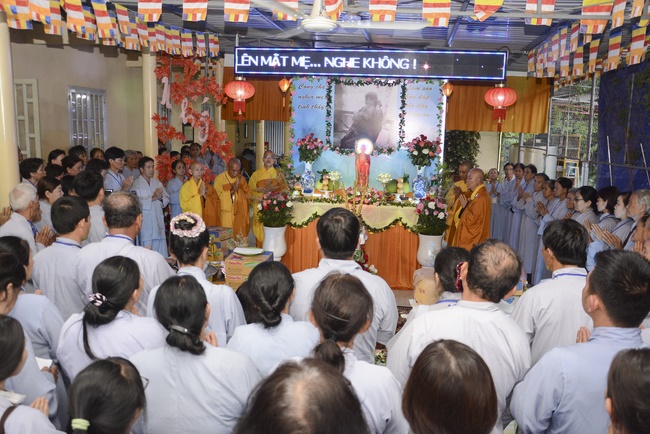 Offering five branches of Hoang Phap pagoda and releasing creatures