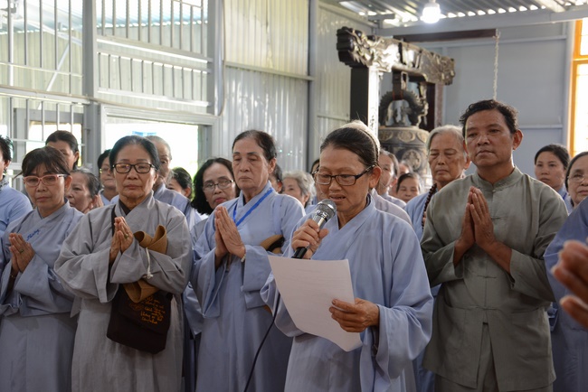 Offering five branches of Hoang Phap pagoda and releasing creatures