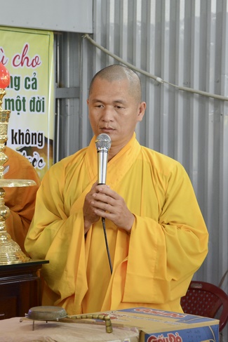 Offering five branches of Hoang Phap pagoda and releasing creatures