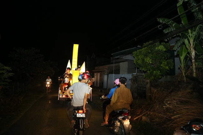 Presenting gifts on the Mid-Autumn Festival in Thanh Hoa