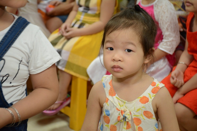 Sharing joy in the Mid-Autumn Festival