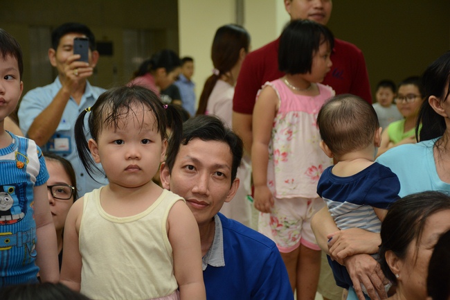 Sharing joy in the Mid-Autumn Festival