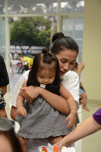 Sharing joy in the Mid-Autumn Festival