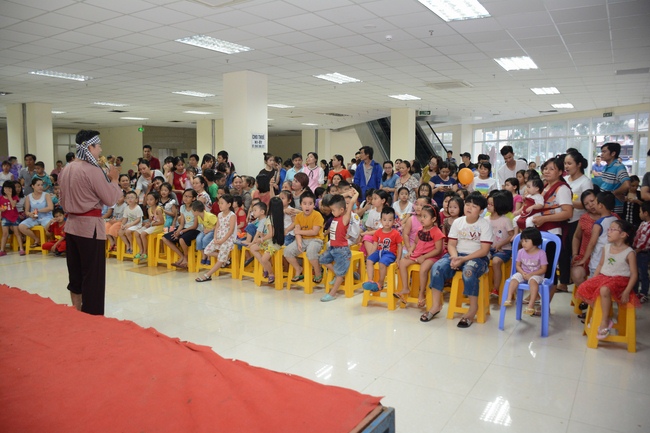 Sharing joy in the Mid-Autumn Festival